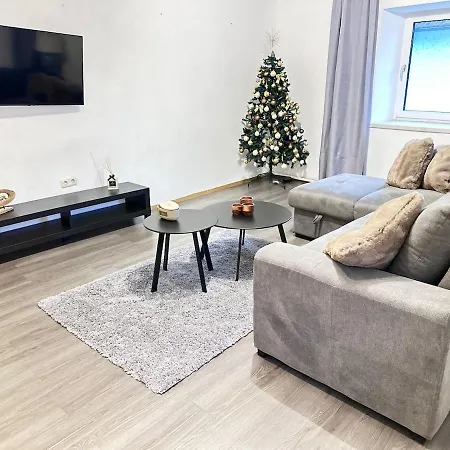 Lovingly & Comfortably Furnished דירה *