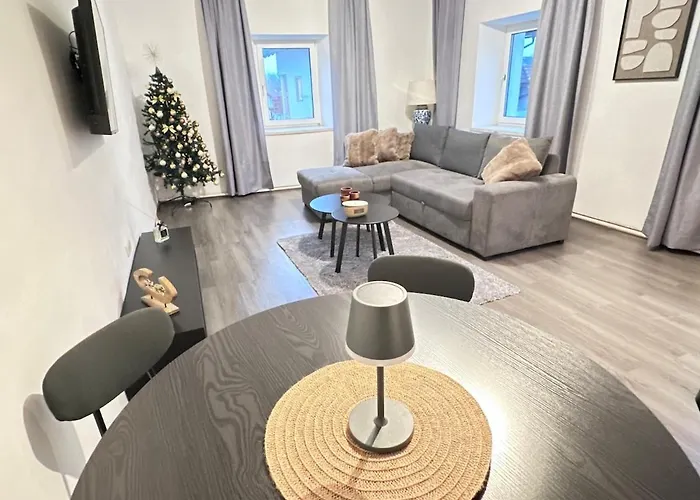 Lovingly & Comfortably Furnished Apartman *